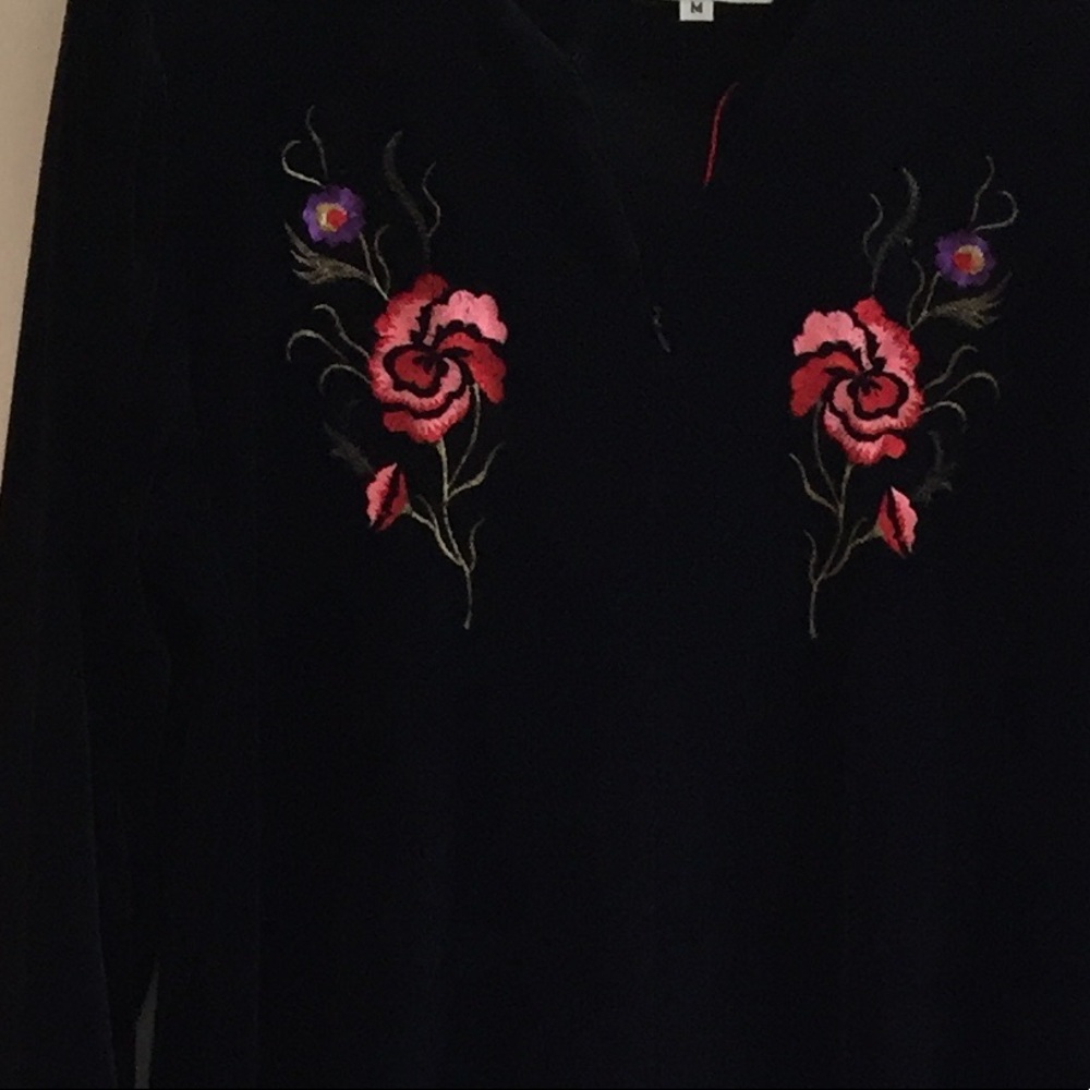 Velvet Front Zippier Embroidered Robe Size Medium - Picture 3 of 4